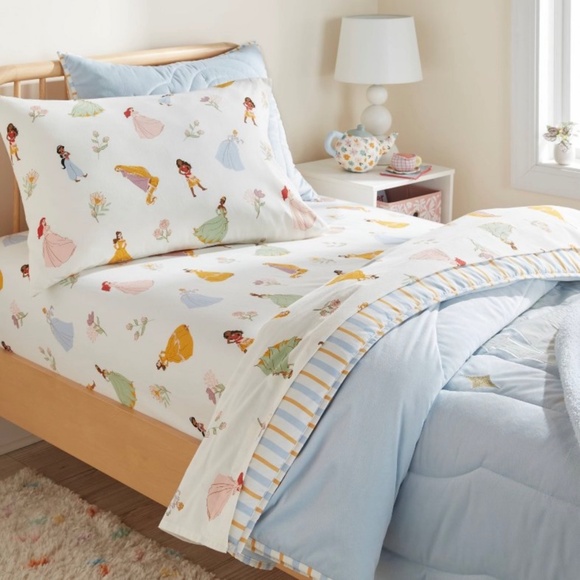 Queen Disney Princess Characters Sheet Set - The Disney Collection by Pillowfort - Picture 2 of 8